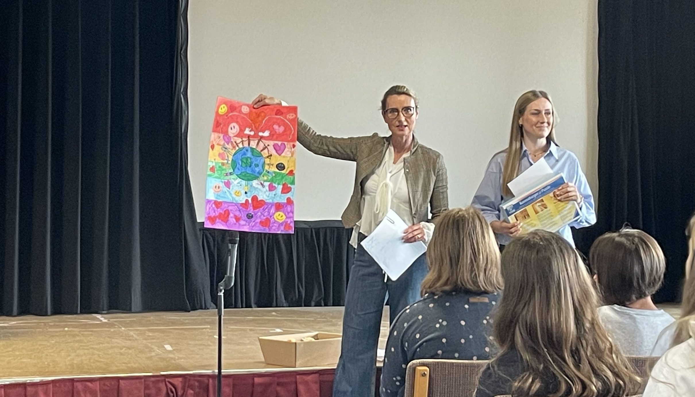 Siegerehrung des Malwettbewerbs „Miteinander.Einig“